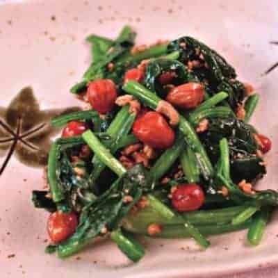 Chinese Sauteed Spinach With Peanuts Recipe