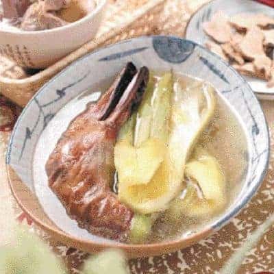 Roasted Duck Head With Overlord Flower Soup Recipe