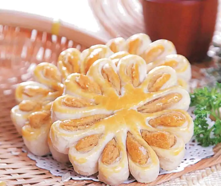 Flower Shape Lotus Paste Pancake Recipe My Chinese Recipes