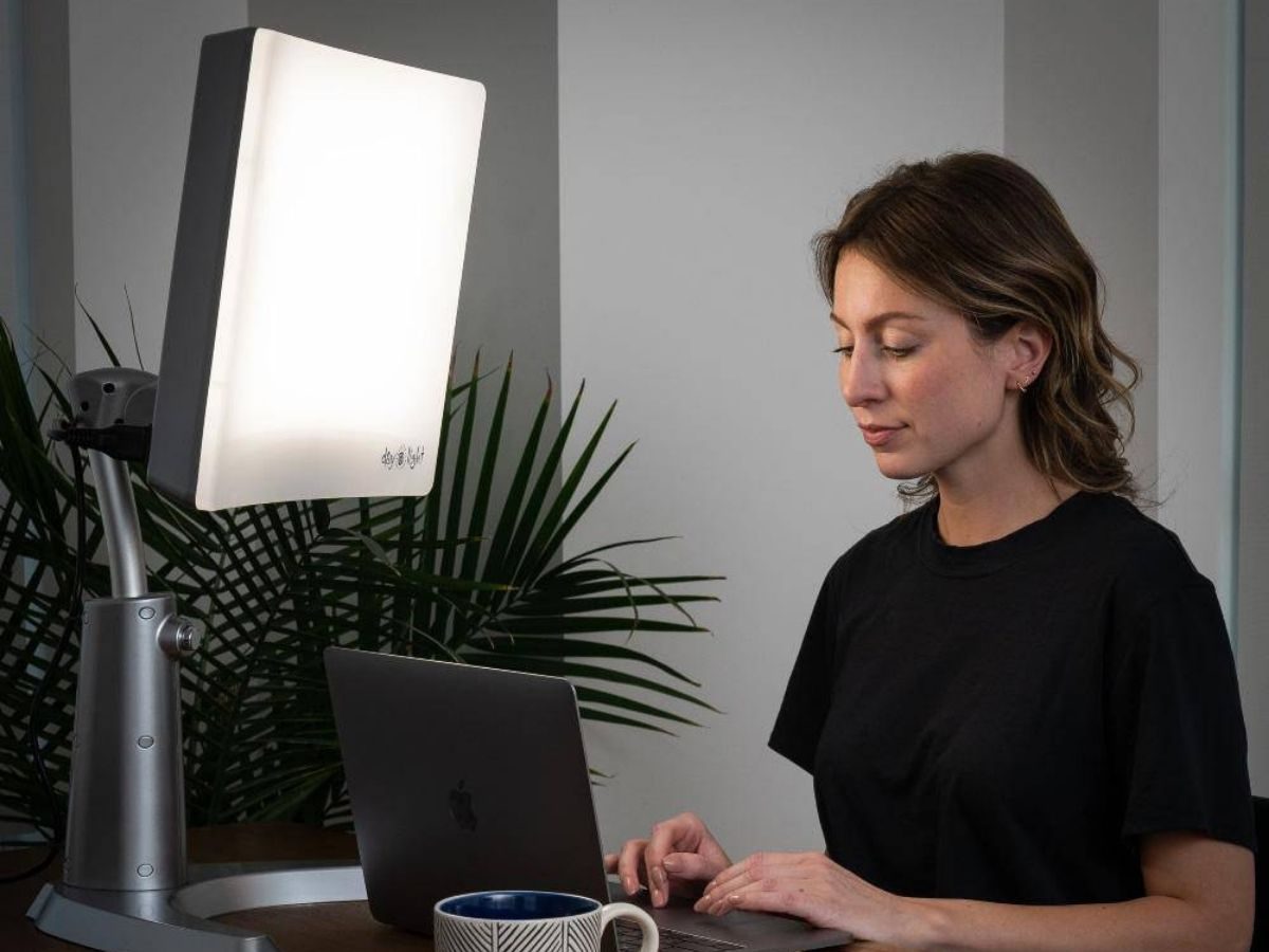 Review The Best Light Therapy Lamp for SAD