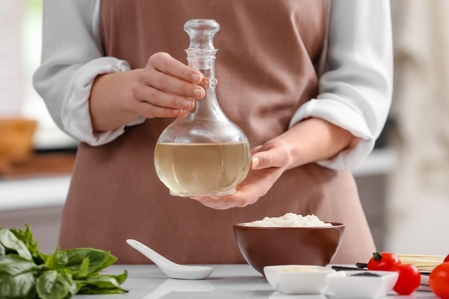 How to Cook White Vinegar