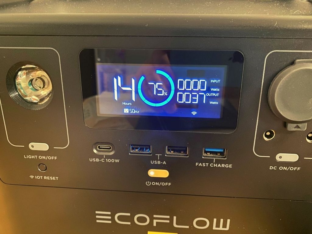 EcoFlow RIVER pro display showing output and input
