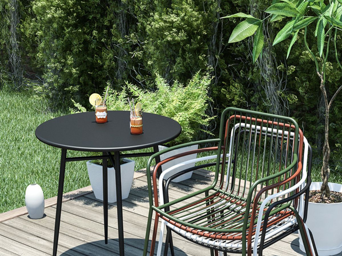 10 Best Outdoor Coffee Tables and Buying Guide