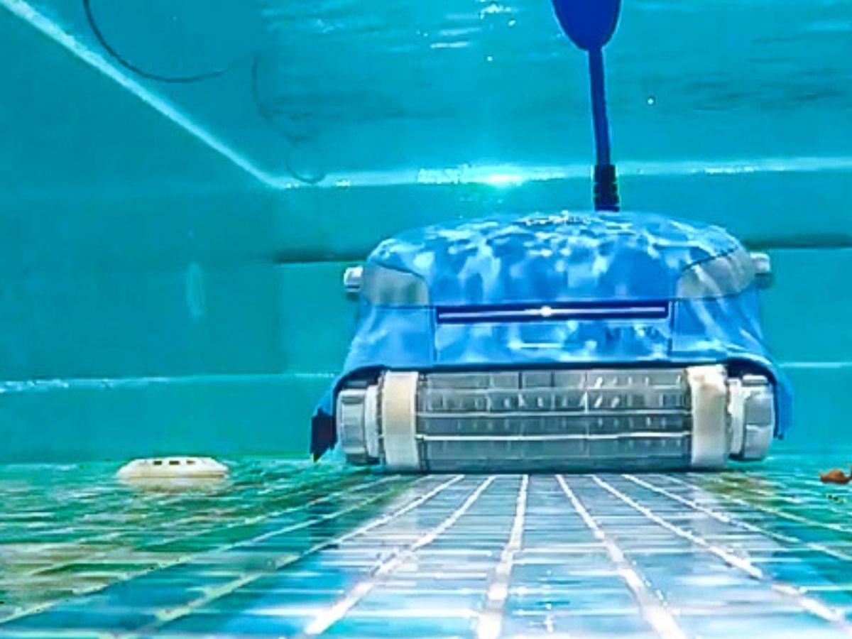 Best Robotic Pool Cleaners Reviews and Buying Guide