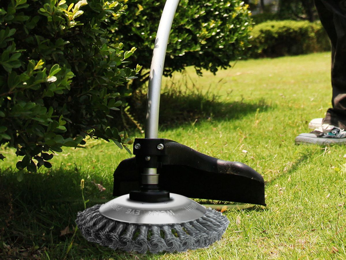 10 Best Steel Lawn Mowers and Buying Guide