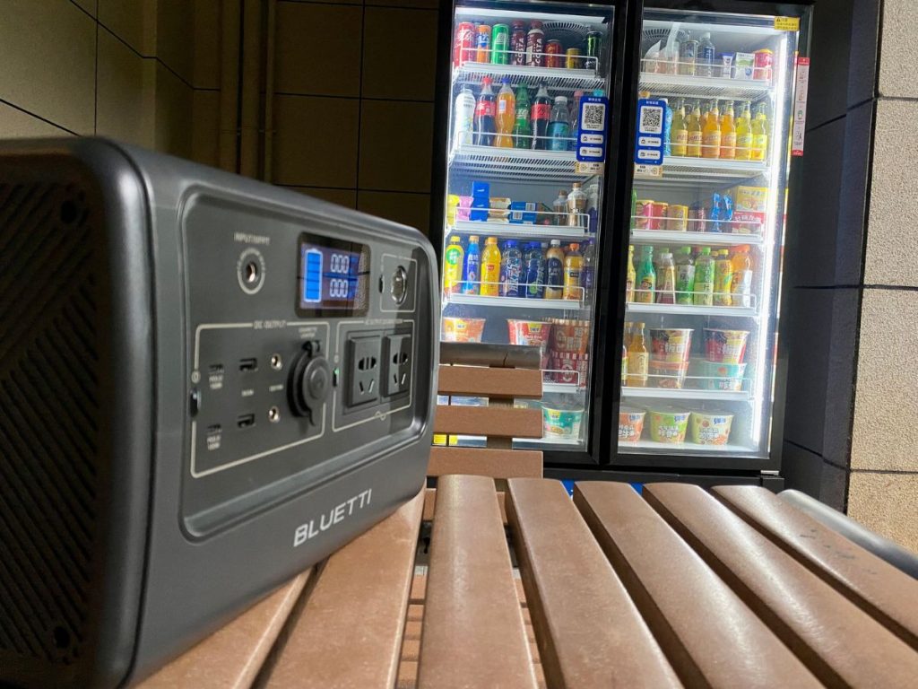 use BLUETTI EB70S Portable Power Station for a refrigerator, the refrigerator is full of food and drinks
